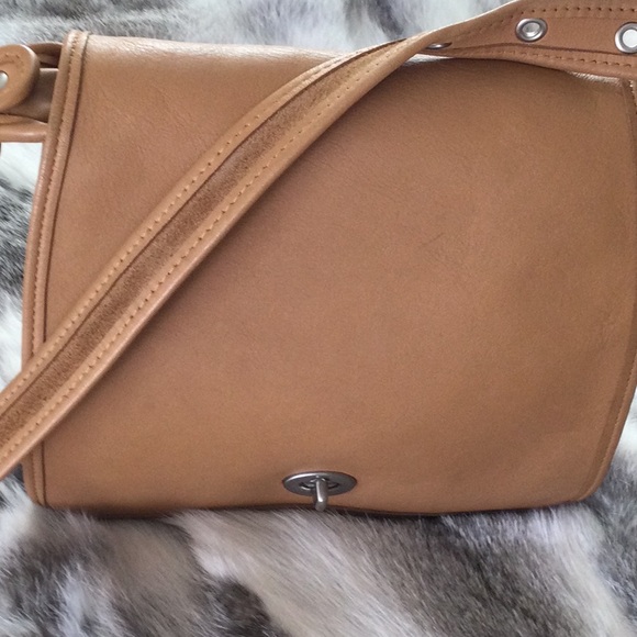 Coach Tan Crossbody Bag with Leather Material and Flap Closure - Picture 2 of 8